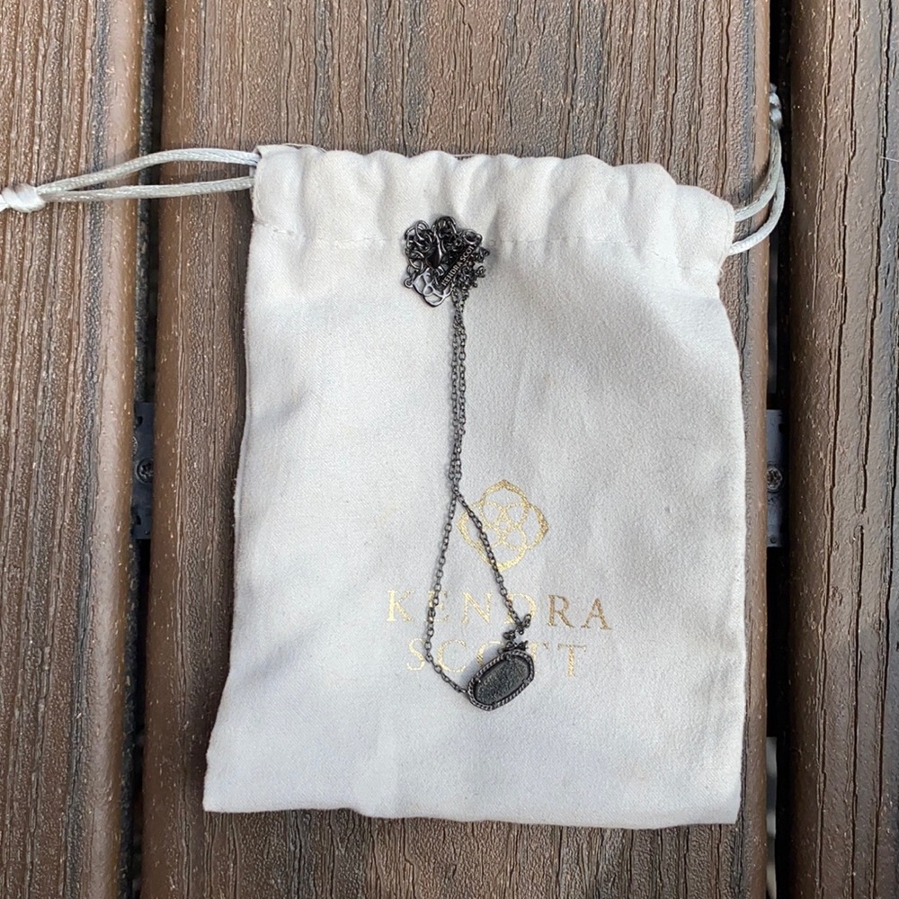 Black Kendra Scott necklace